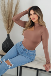 Body Cut Out Asimetrico Cuello Y Manga